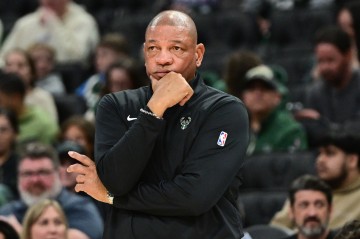 世界杯高清赛事入口-Stein：NBA教练圈普遍认为本赛季是里弗斯执教雄鹿的最后一季